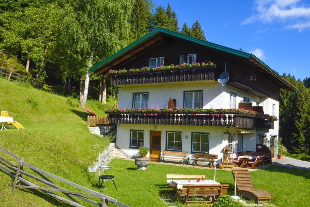 Hotel Gaestehaus Berger - Priglhof Treffen Exterior foto