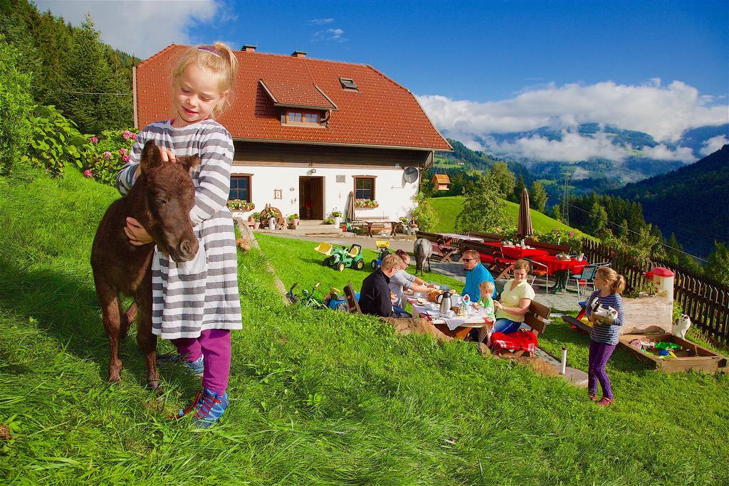 Hotel Gaestehaus Berger - Priglhof Treffen Exterior foto